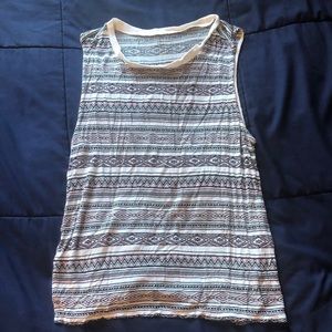 Patterned tank